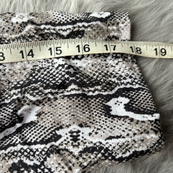 Chicos Cardigan Sz 1 Medium Open Front Snake Print 3/4 Sleeve Black White Casual - Picture 9 of 9